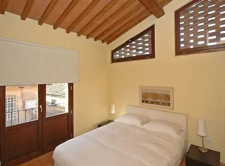 Hotel Nora 2*